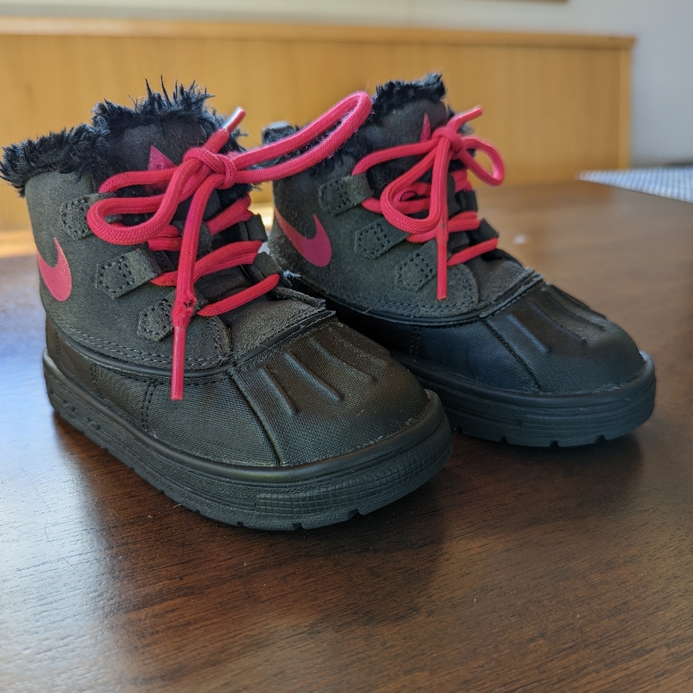 Nike ACG Woodland Girls Toddler boots 8c